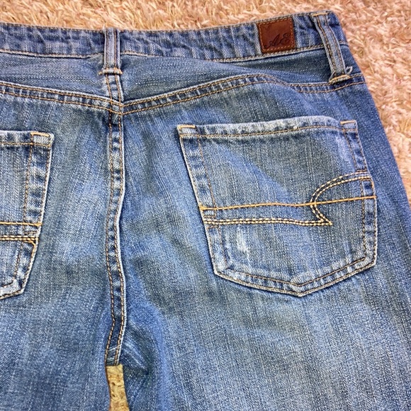 American eagle boyfriend 100% cotton distressed   straight leg jeans sz 6 GUC - Picture 4 of 8